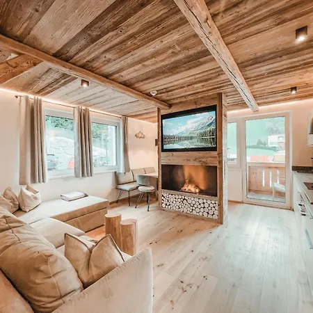 Oldwood With Balcony & Car Park - An Alpenluxus Appartement, Zillertal Fügen