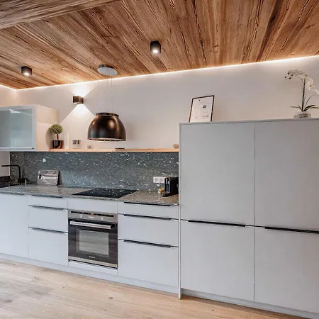 Oldwood - Design & Balcony *